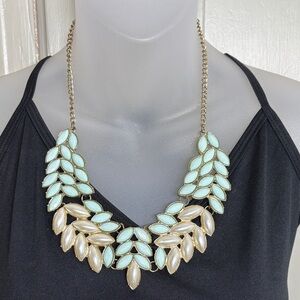 Elegant Leaf Design Necklace in Mint and Cream